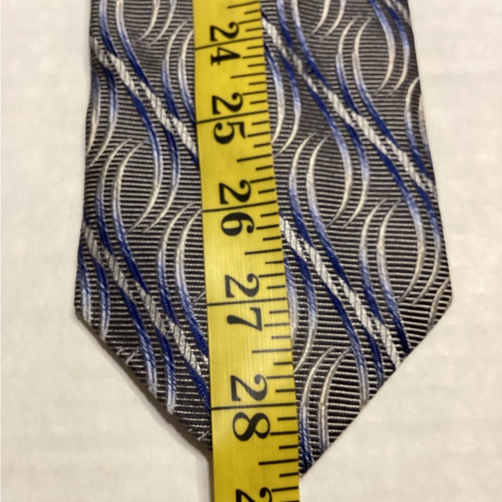 Geometric Patterned Tie - Picture 3 of 5